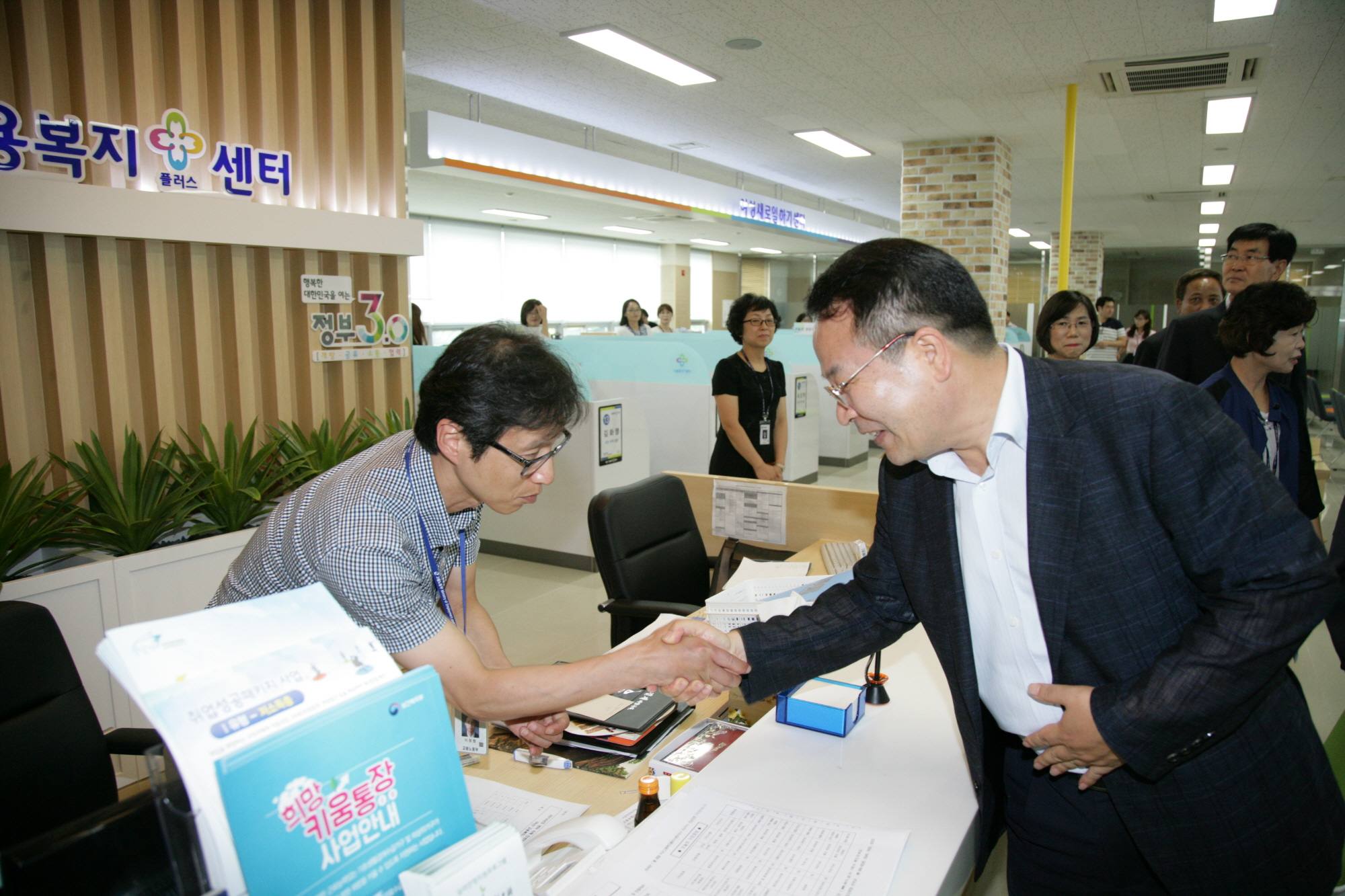 7월27일 익산고용복지+센터 현장방문 및 지역고용정책협의회 협약식1